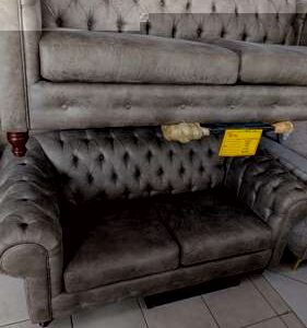 Sala Chesterfield 3-2 Austin Gray, tapizado capitoné color gris